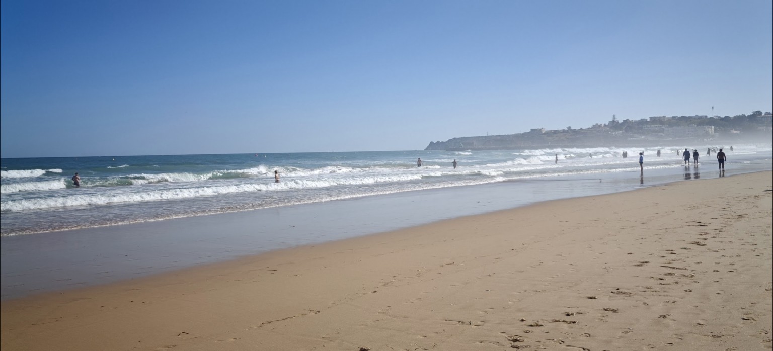 Weite Meia Praia bei Lagos mit Blick entlang des Atlantiks